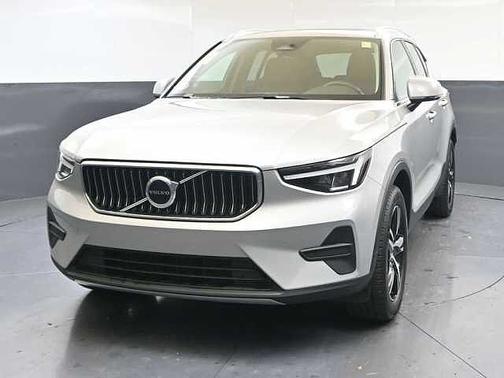 2025 Volvo XC40 Core