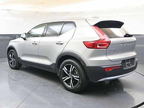 2025 Volvo XC40 Core