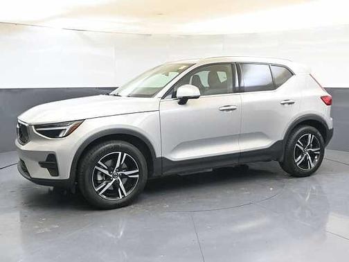 2025 Volvo XC40 Core