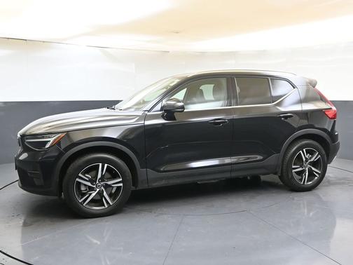 2025 Volvo XC40 B5 Core Bright Theme