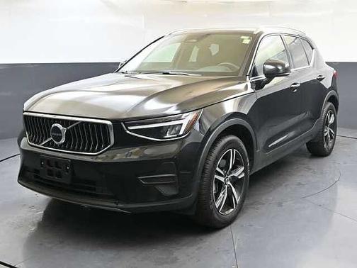 2025 Volvo XC40 Core