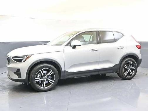 2025 Volvo XC40 Core