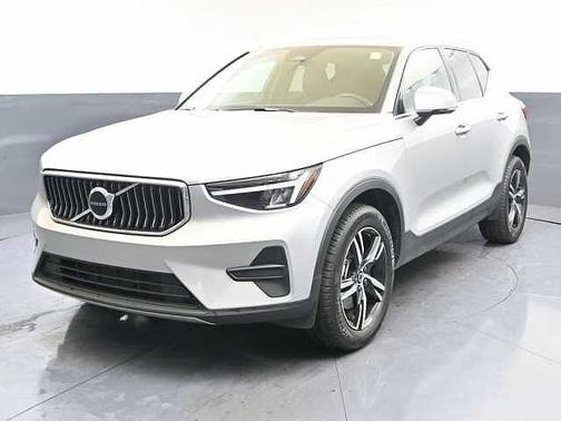 2025 Volvo XC40 Core