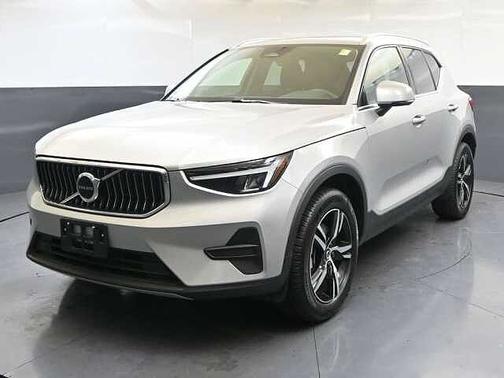 2025 Volvo XC40 Core
