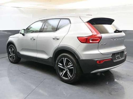 2025 Volvo XC40 Core