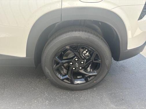 Summit White 2026 Chevrolet Trax LT