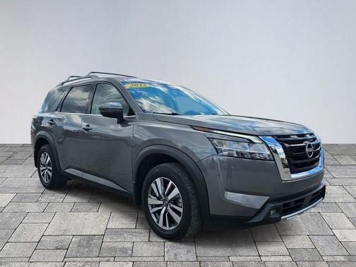 2022 Nissan Pathfinder SL 2WD