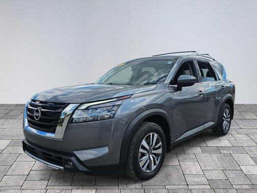 2022 Nissan Pathfinder SL 2WD