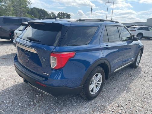Blue Metallic 2022 Ford Explorer XLT
