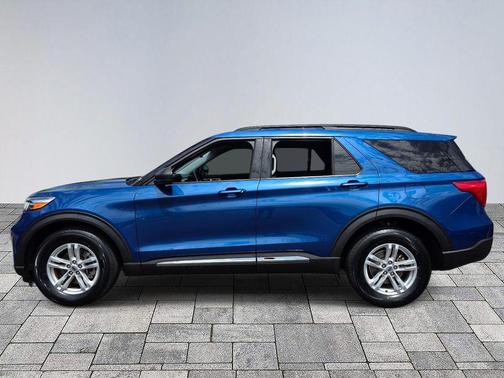 Blue Metallic 2022 Ford Explorer XLT