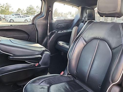 Bright White Clearcoat 2021 Chrysler Pacifica Hybrid Limited