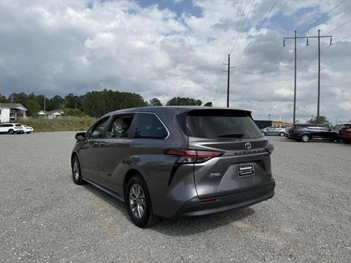 2022 Toyota Sienna XLE 7 Passenger