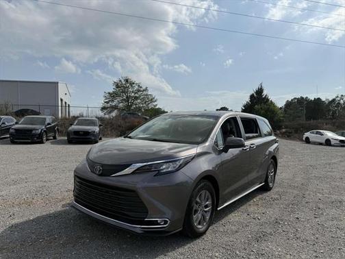 2022 Toyota Sienna XLE 7 Passenger