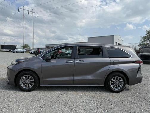 2022 Toyota Sienna XLE 7 Passenger
