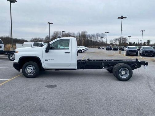 Summit White 2026 Chevrolet Silverado 3500 WT