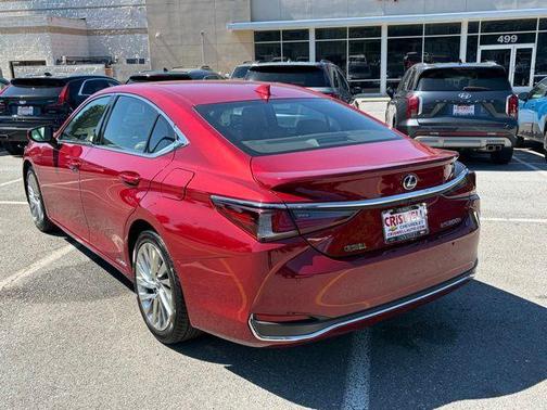 Matador Red Mica 2019 Lexus ES 300h Luxury