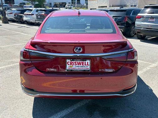 Matador Red Mica 2019 Lexus ES 300h Luxury