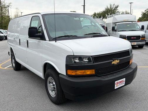 Summit White 2026 Chevrolet Express 3500 Work Van