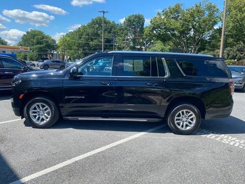 2022 Chevrolet Suburban LT