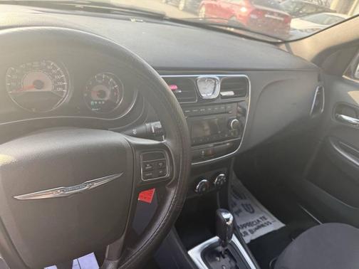 2014 Chrysler 200 LX