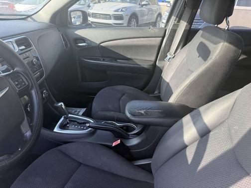 2014 Chrysler 200 LX