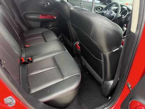 Red 2015 Nissan Juke SL