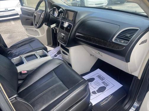 2014 Chrysler Town & Country Touring