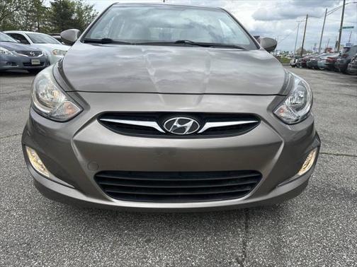 2012 Hyundai Accent SE