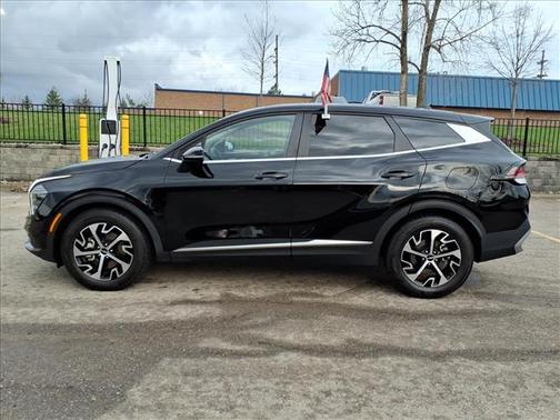 Ebony Black 2024 Kia Sportage EX