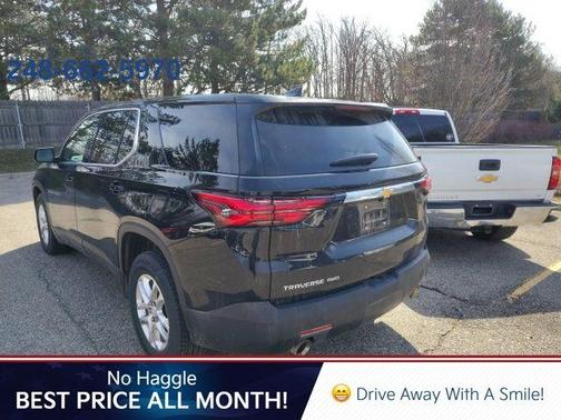 Mosaic Black Metallic 2022 Chevrolet Traverse LS