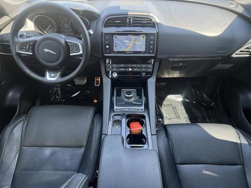 2018 Jaguar F-PACE 25t R-Sport