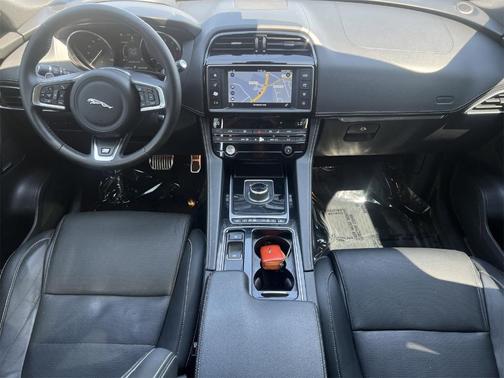2018 Jaguar F-PACE 25t R-Sport