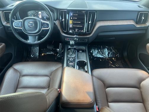 2021 Volvo XC60 T5 Momentum