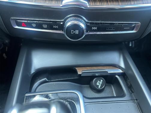 2021 Volvo XC60 T5 Momentum
