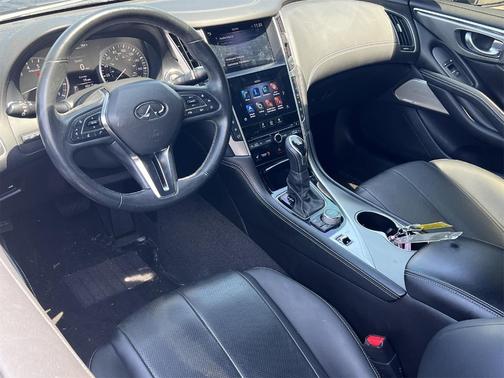 2022 INFINITI Q60 LUXE