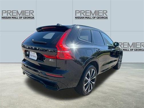 2023 Volvo XC60 B5 Plus Dark Theme