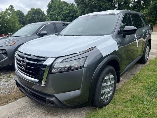 2025 Nissan Pathfinder S