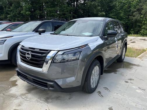 2025 Nissan Pathfinder S