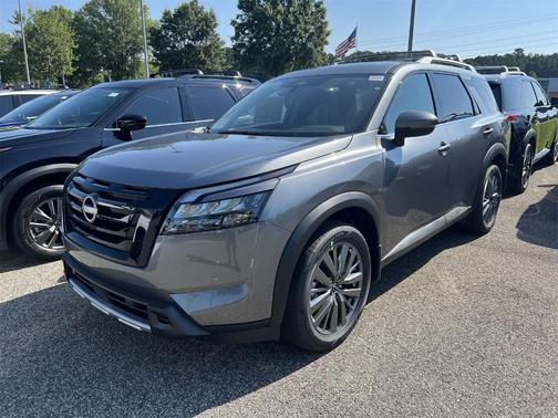2025 Nissan Pathfinder SL