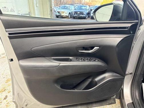 2023 Hyundai TUCSON SE