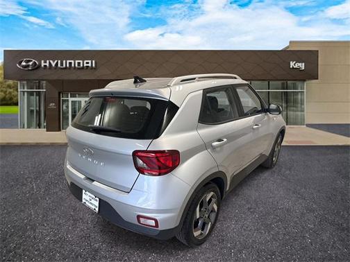 2022 Hyundai VENUE SEL
