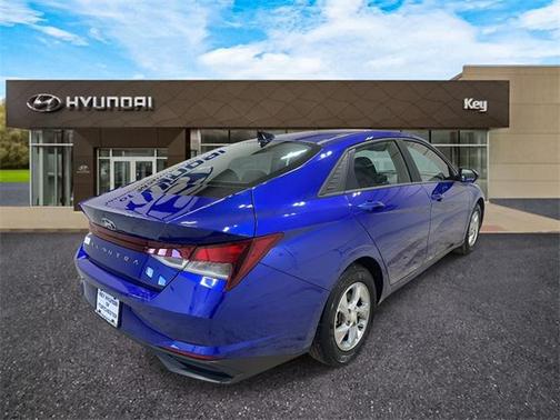 2022 Hyundai ELANTRA SE