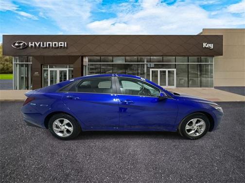 2022 Hyundai ELANTRA SE