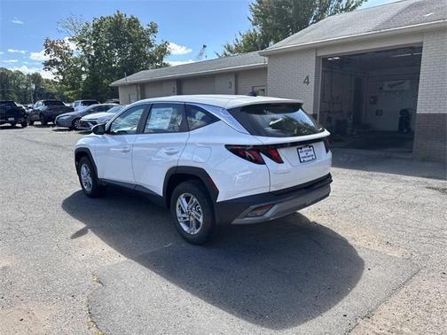 2026 Hyundai TUCSON SE