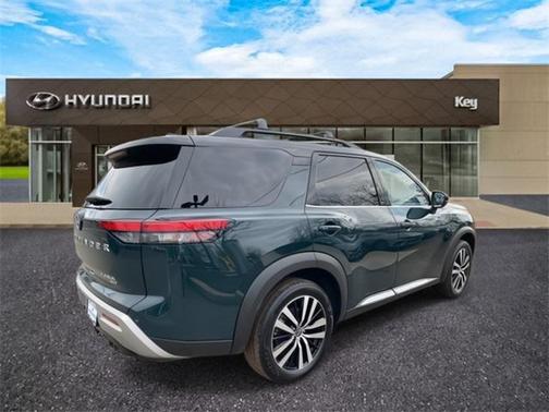 2023 Nissan Pathfinder Platinum 4WD