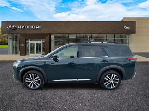 2023 Nissan Pathfinder Platinum 4WD