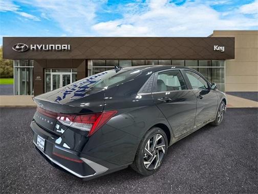 2025 Hyundai ELANTRA Limited