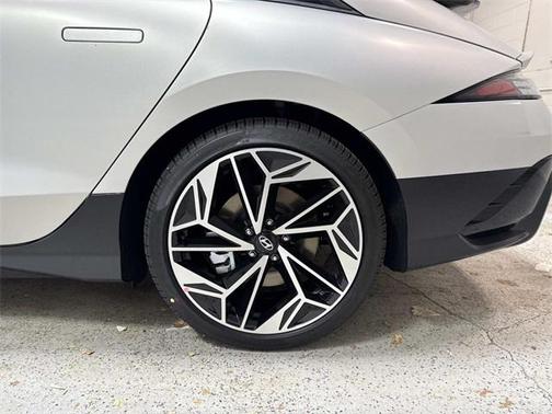 2025 Hyundai IONIQ 6 SEL