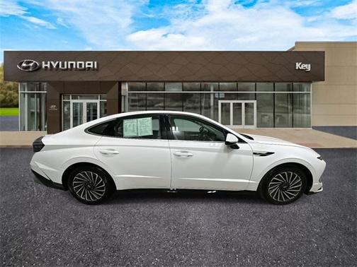 2024 Hyundai SONATA Hybrid SE