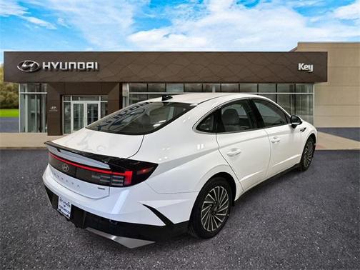 2025 Hyundai SONATA Hybrid SE